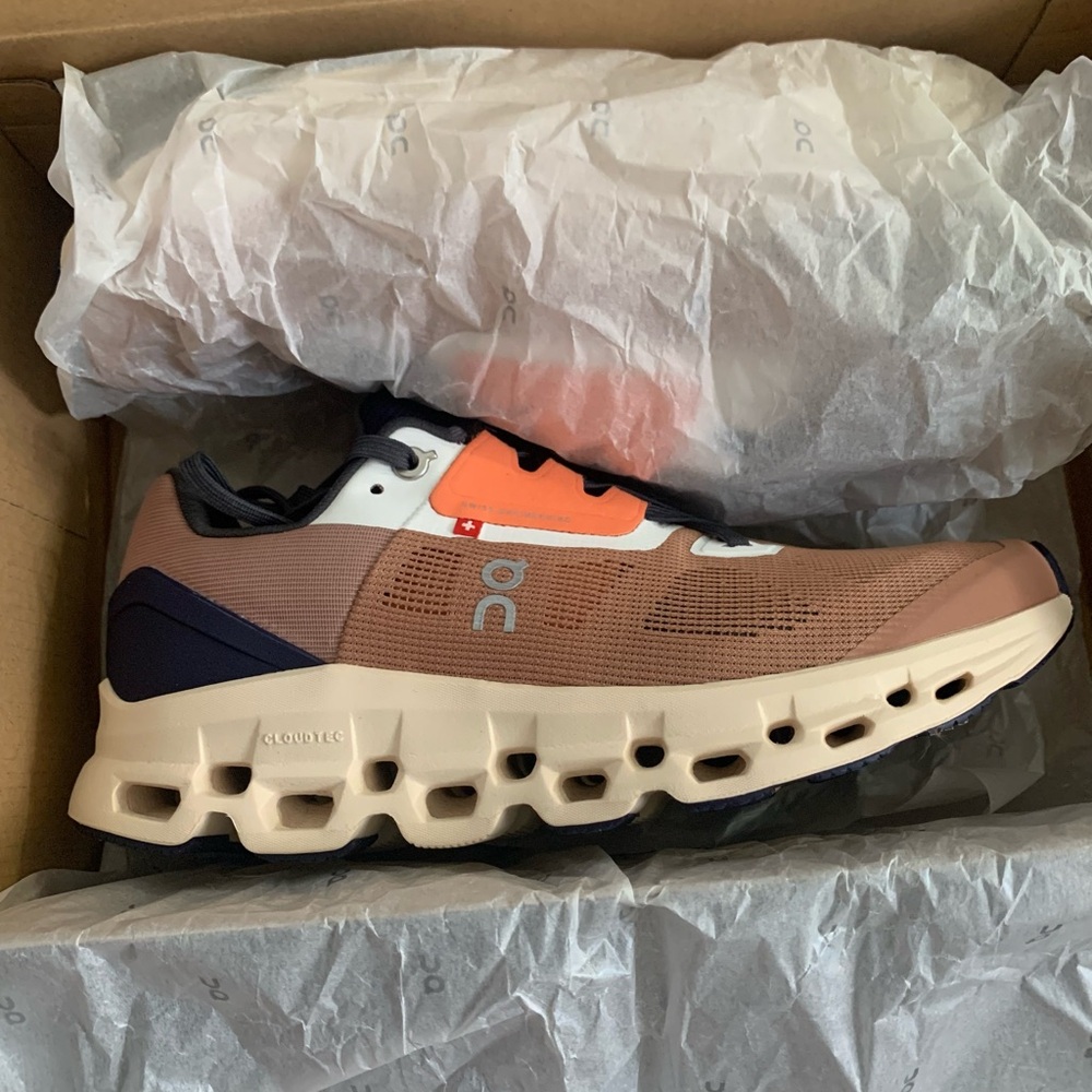 ON Cloudstratus NEW WITH BOX women's size 9